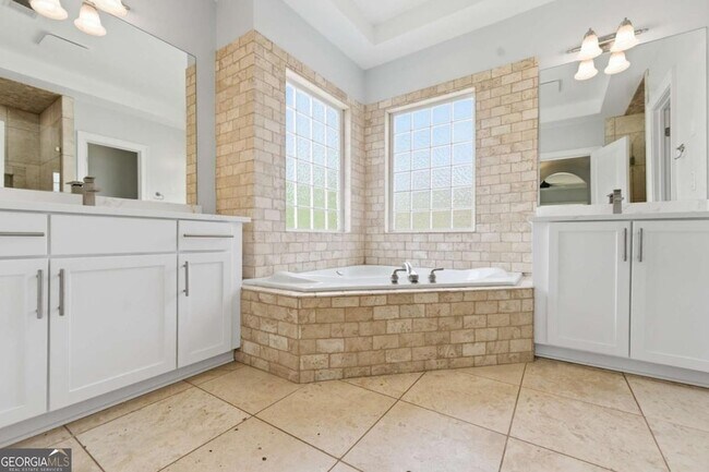 Building Photo - 850 Ormewood Ave SE