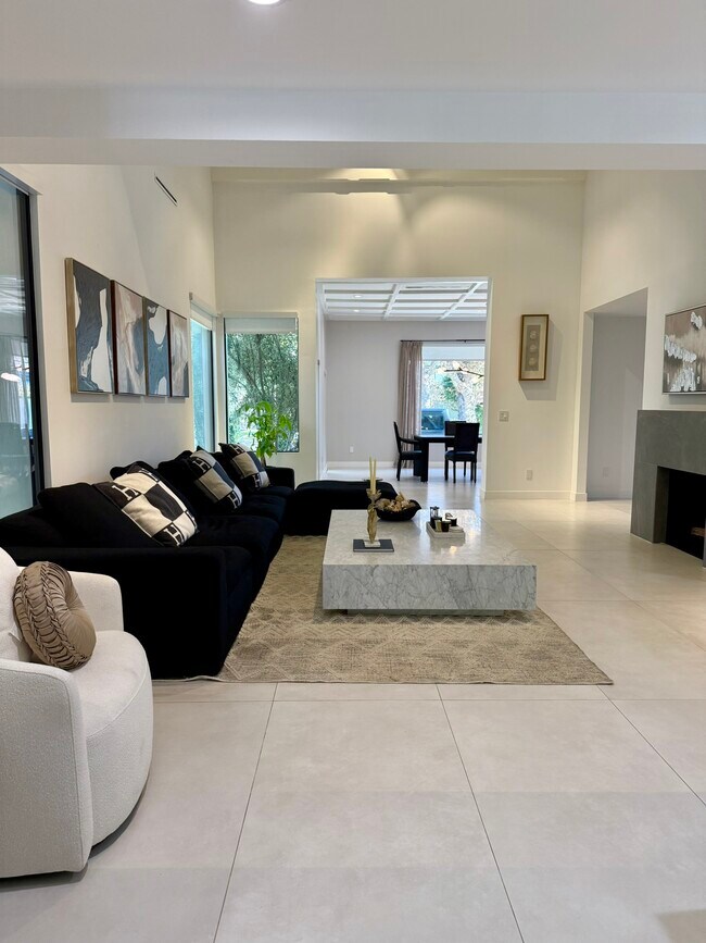 Building Photo - 201 Bedford Dr