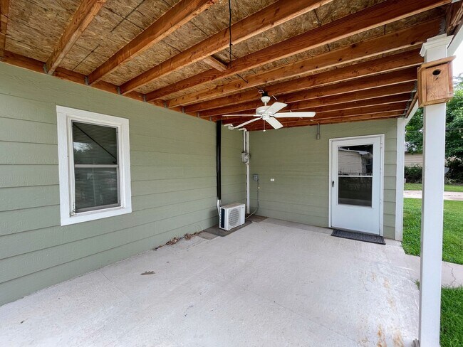 Building Photo - Cute 3 Bed 1 Bath McPherson Home in Good Neighborhood