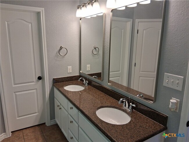 Building Photo - 9610 Taylor Renee Dr