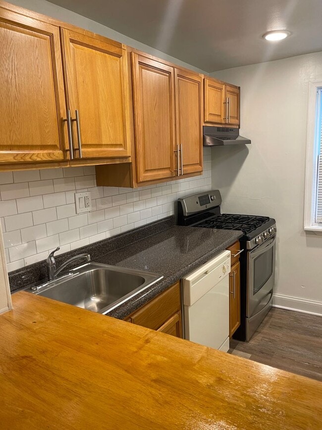 Building Photo - Beautiful 2BR home in Port Richmond