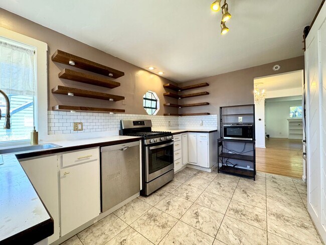 Building Photo - Phinney Ridge Home