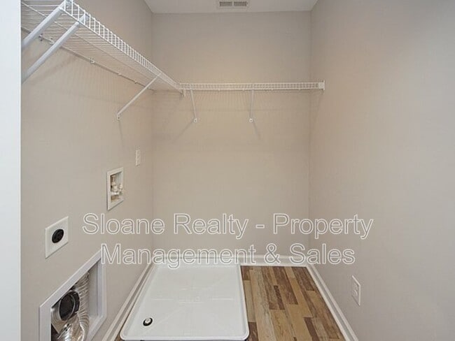 Building Photo - 557 Truman Dr