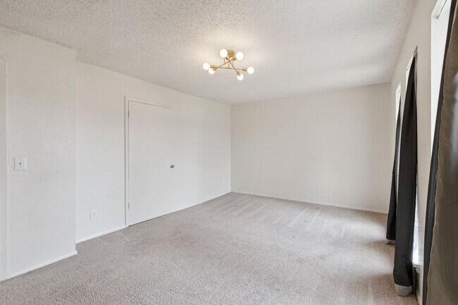 Building Photo - 2400 Sq Ft Condo for Rent Near Shopping