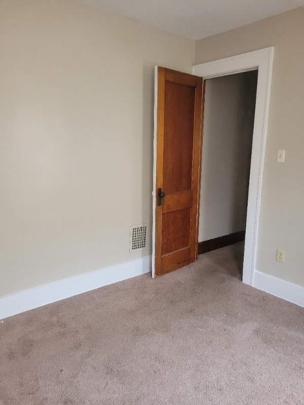 Building Photo - 305 Cascade St