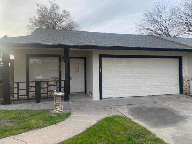 Building Photo - 233 Carmillita Way