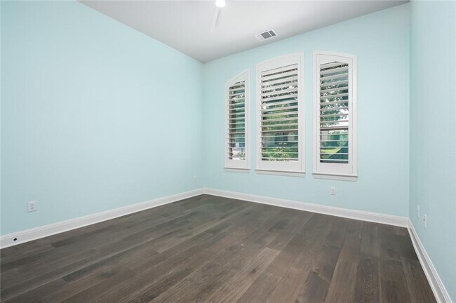 Building Photo - 16121 Golden Top Dr