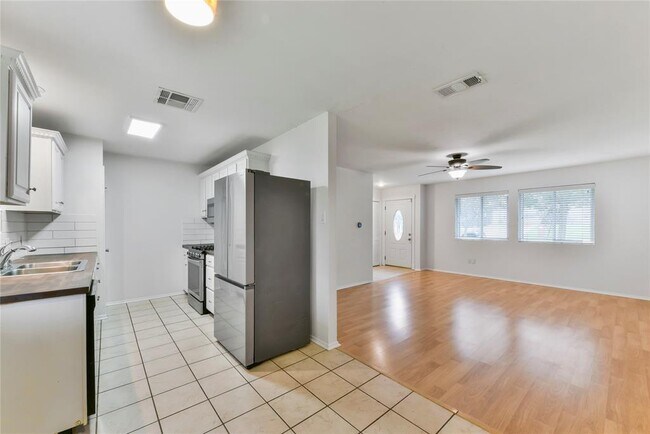 Building Photo - 8402 Romney Rd