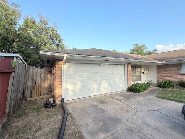 Building Photo - 11119 Atwell Dr