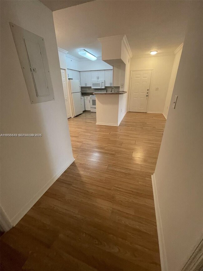 Building Photo - 100 SW 117th Terrace