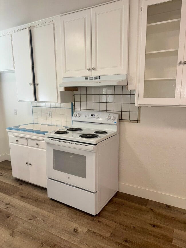 Building Photo - 3874 Arden Dr S