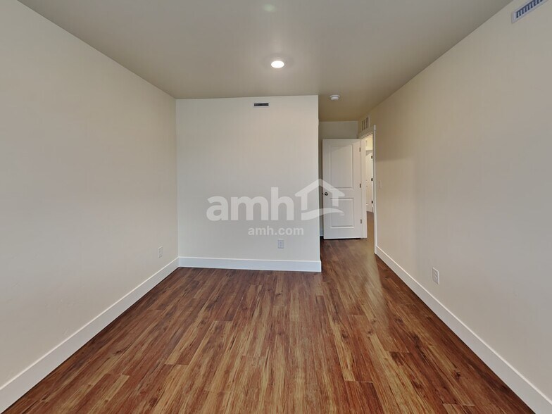 Building Photo - 1052 S Woodsome Ave