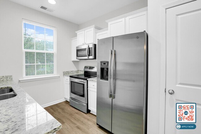 Building Photo - 1.5 Miles to Downtown Bluffton – Dive Into...
