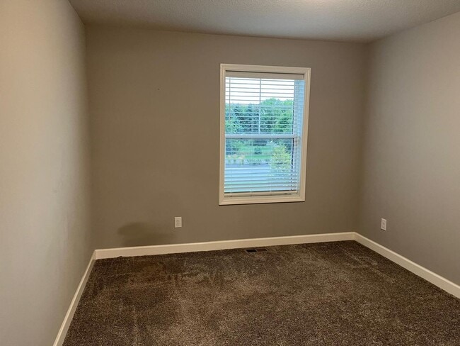Building Photo - Stunning End Unit 3bed 3bath Townhome in W...