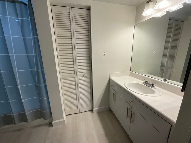 Building Photo - 4816 N State Road 7