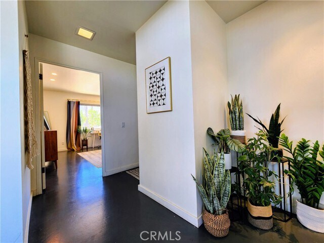Building Photo - 2499 S Palm Canyon Dr