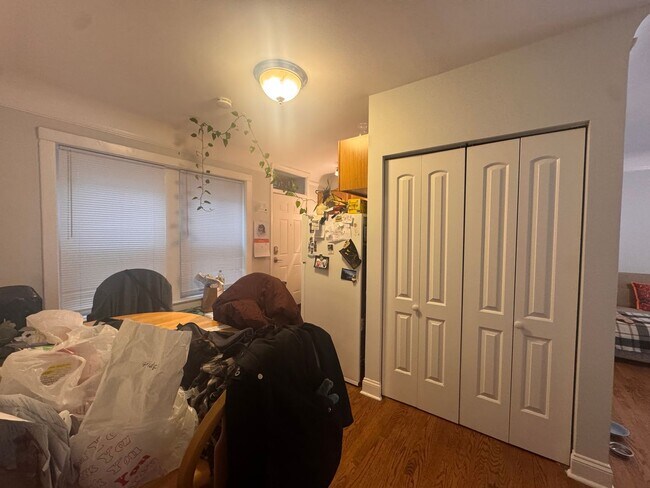 Building Photo - Nice 1 Bed in Quaint Roger's Glenwood District
