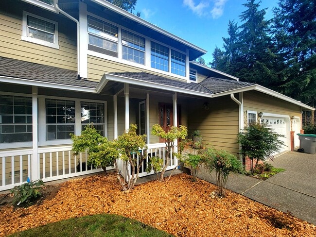 Building Photo - Stunning 4bd centrally located in desirable Ridgetop area