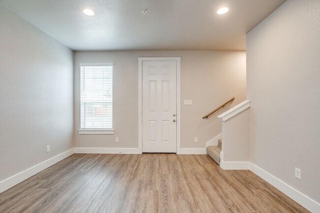 Building Photo - 396 Hemphill St