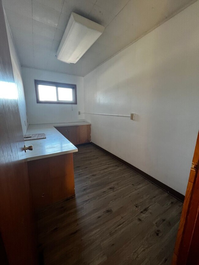 Building Photo - Vine Maple Triplex