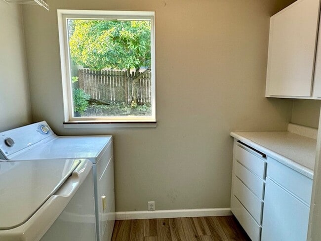 Building Photo - Remodeled 2 Bedroom Duplex Home in Magnolia
