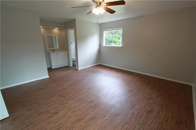 Building Photo - 6606 Betty Cook Dr