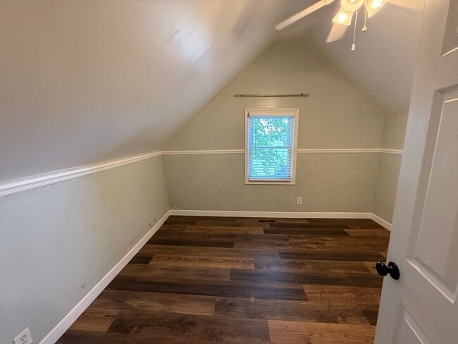 Building Photo - Charming Cape Cod Near Airport with Modern...