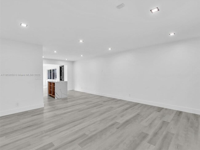 Building Photo - 2048 SW 37th Ave