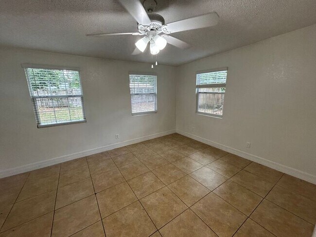 Building Photo - 184 Ronnie Dr