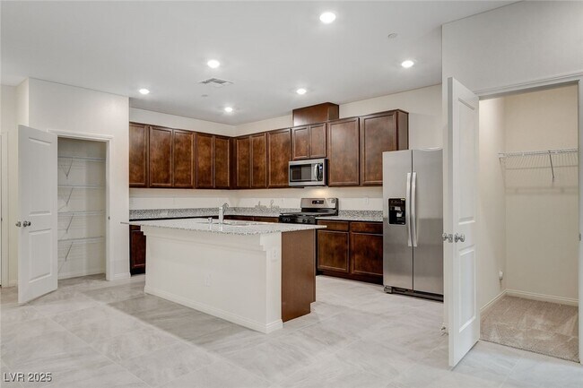 Building Photo - 2620 Ercolano St