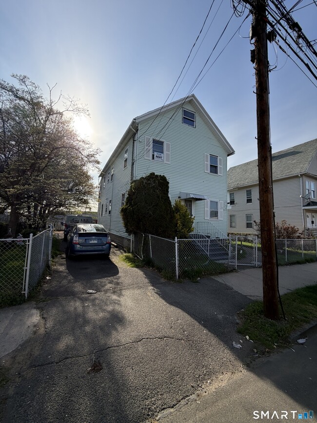 Building Photo - 247 6th St