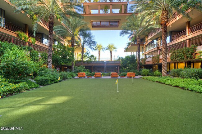 Building Photo - 7117 E Rancho Vista Dr