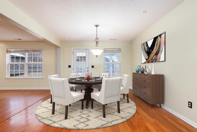 Building Photo - 117 Vancouver Rd