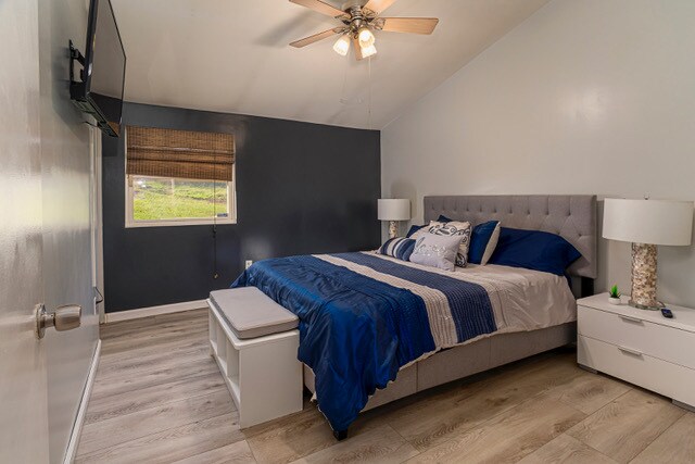 1st bedroom queen - 13211 S Egypt Shores Dr