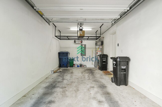 Building Photo - 3 BED & 3 BATH TOWNHOUSE FOR RENT