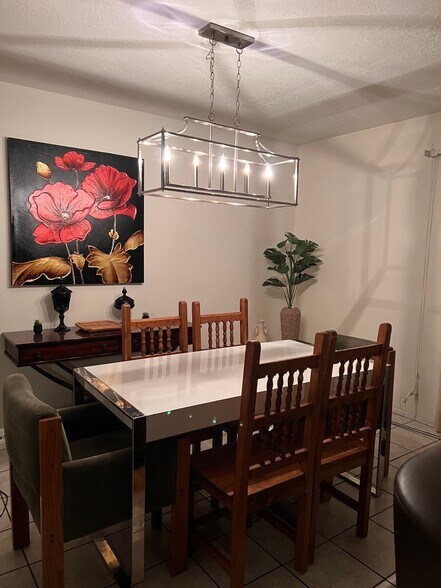 Building Photo - 628 Marquis Ct NE