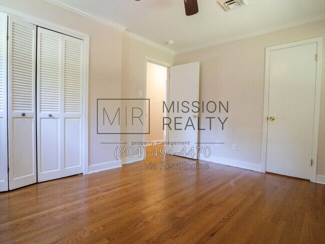 Building Photo - 325 Fairwood Dr