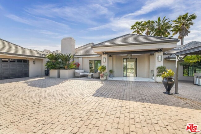 Building Photo - 1111 Somera Rd