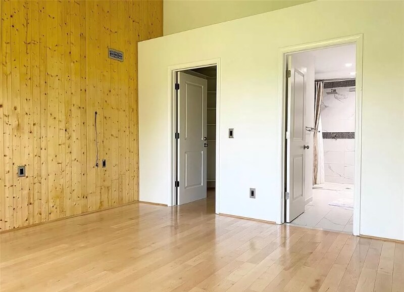 Building Photo - 45903 Dutton Ave