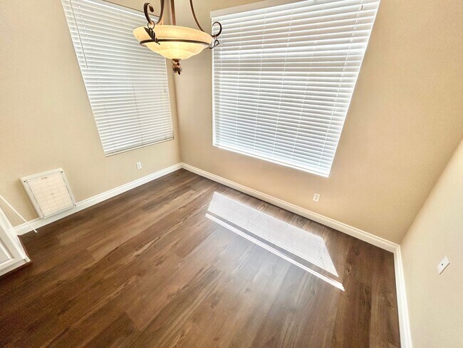 Building Photo - BEAUTIFUL 2 STORY HOUSE IN GATED SEVEN HIL...