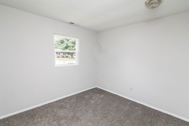 Building Photo - 1104 Hillcrest Ave