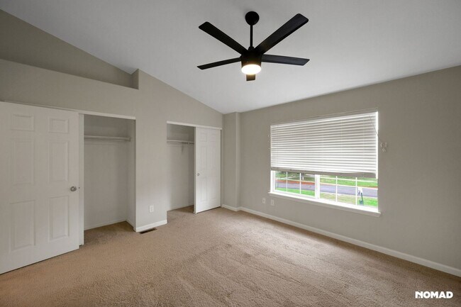Building Photo - Spacious Townhome in Aurora