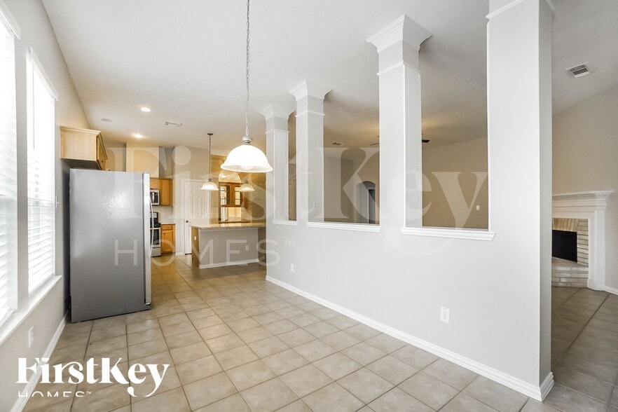 Building Photo - 16042 Belleshire Ln