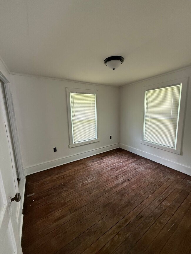 Building Photo - 1335 Edenville Rd