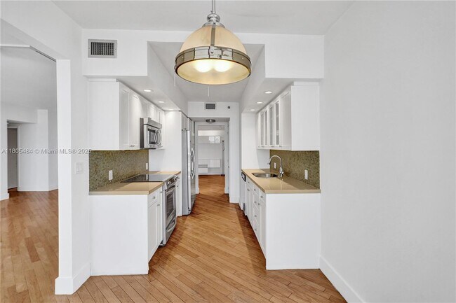 Building Photo - 20281 E Country Club Dr