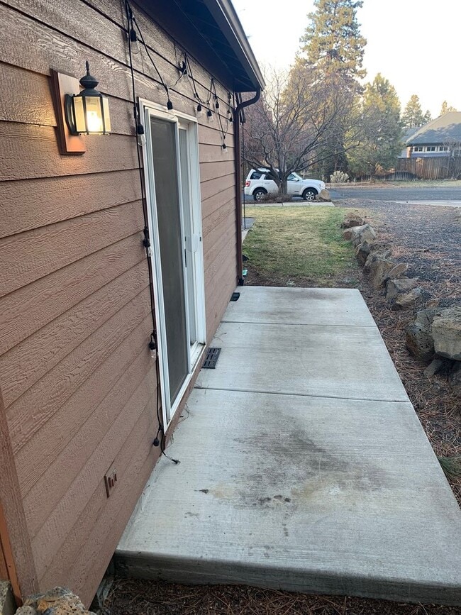 Building Photo - 363 SW Garfield