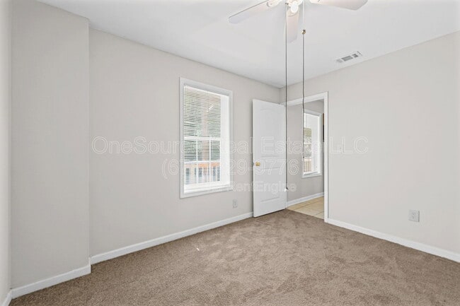 Building Photo - 4211 Crestside Rdg SW