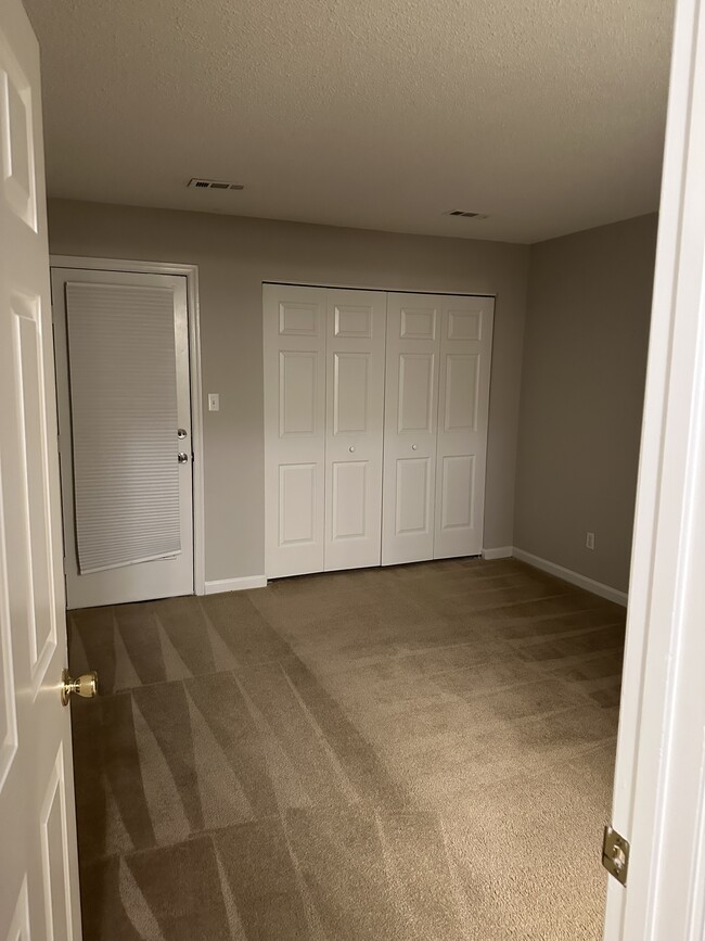 Building Photo - 220 Lantana Ln