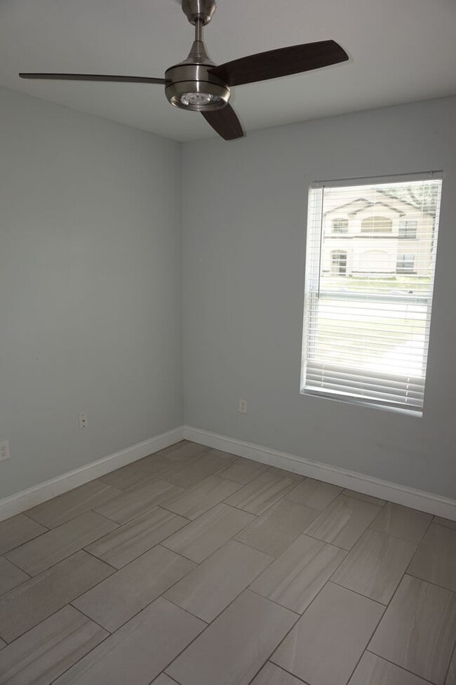 Building Photo - Spacious Duplex 3/2 Newly Built and Centra...