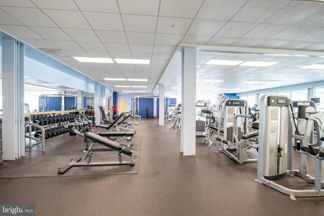 Building Photo - 901 N Penn St